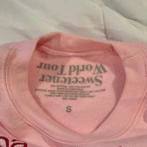 Ariana Grande Concert Europe Sweatshirt - Picture 2 of 3